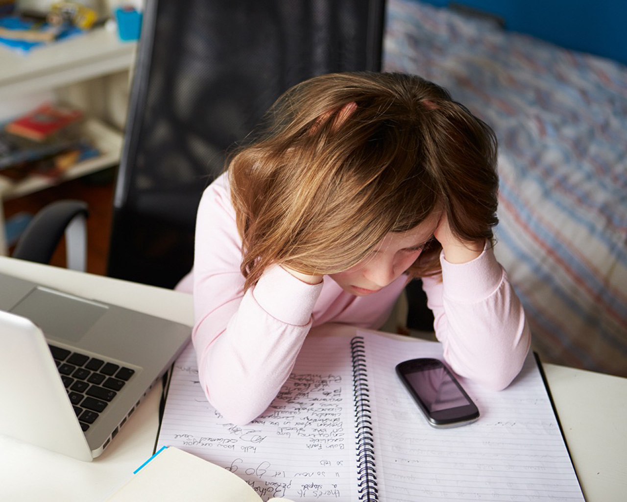 keep kids safe picture of child stressed